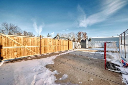 216 Pinecrest Crescent Ne, Calgary, AB 