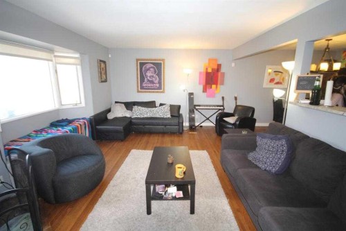 3824 Brantford Drive Nw, Calgary, AB - Indoor Photo Showing Living Room