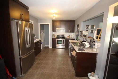3824 Brantford Drive Nw, Calgary, AB - Indoor Photo Showing Kitchen