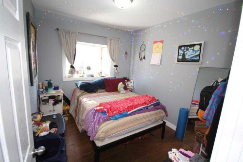 3824 Brantford Drive Nw, Calgary, AB - Indoor Photo Showing Bedroom