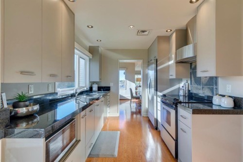 3N-222 Eagle Ridge Drive Sw, Calgary, AB - Indoor Photo Showing Kitchen With Upgraded Kitchen