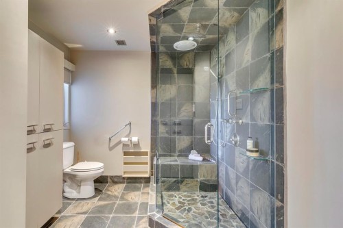 3N-222 Eagle Ridge Drive Sw, Calgary, AB - Indoor Photo Showing Bathroom