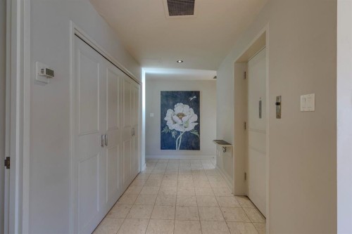 3N-222 Eagle Ridge Drive Sw, Calgary, AB - Indoor Photo Showing Other Room