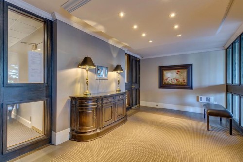 3N-222 Eagle Ridge Drive Sw, Calgary, AB - Indoor Photo Showing Other Room