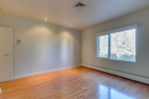 3N-222 Eagle Ridge Drive Sw, Calgary, AB - Indoor Photo Showing Other Room