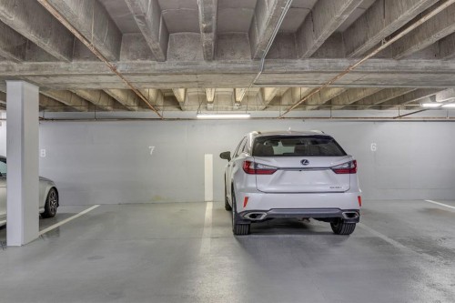 3N-222 Eagle Ridge Drive Sw, Calgary, AB - Indoor Photo Showing Garage