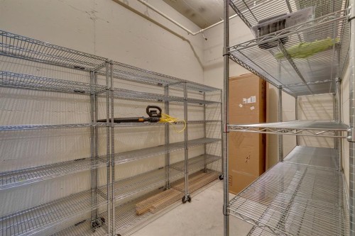 3N-222 Eagle Ridge Drive Sw, Calgary, AB - Indoor Photo Showing Garage