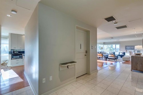 3N-222 Eagle Ridge Drive Sw, Calgary, AB - Indoor Photo Showing Other Room