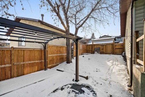1343 Berkley Drive Nw, Calgary, AB - Outdoor