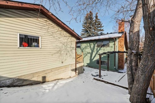 1343 Berkley Drive Nw, Calgary, AB - Outdoor With Exterior