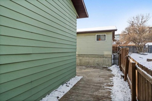 1343 Berkley Drive Nw, Calgary, AB - Outdoor With Exterior