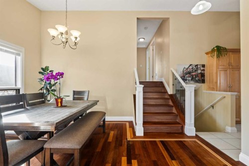1343 Berkley Drive Nw, Calgary, AB - Indoor Photo Showing Dining Room
