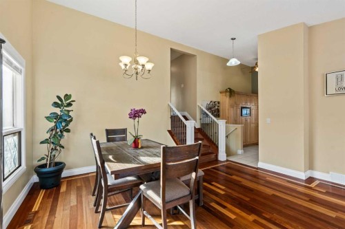 1343 Berkley Drive Nw, Calgary, AB - Indoor Photo Showing Dining Room
