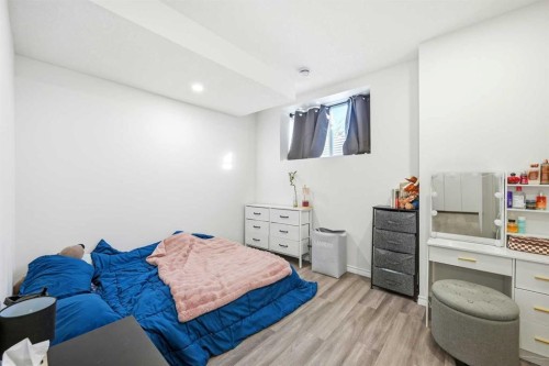 185 Edith Green Nw, Calgary, AB - Indoor Photo Showing Bedroom