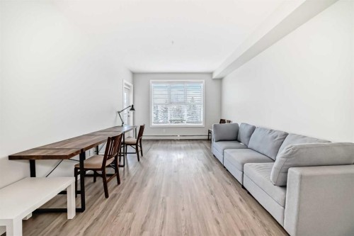 3210-95 Burma Star Road Sw, Calgary, AB - Indoor Photo Showing Living Room