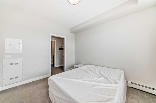 3210-95 Burma Star Road Sw, Calgary, AB - Indoor Photo Showing Bedroom
