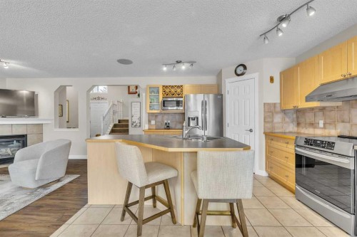 103 Panamount Crescent Nw, Calgary, AB - Indoor Photo Showing Kitchen
