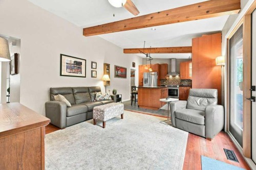 6 Varcourt Place Nw, Calgary, AB - Indoor Photo Showing Living Room