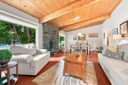 6 Varcourt Place NW Calgary, AB T3A 0G8