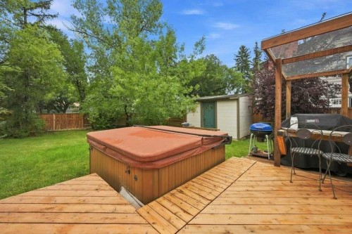 6 Varcourt Place Nw, Calgary, AB - Outdoor With Deck Patio Veranda