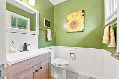 6 Varcourt Place Nw, Calgary, AB - Indoor Photo Showing Bathroom