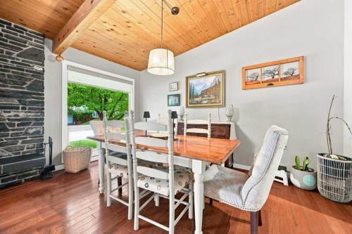 6 Varcourt Place Nw, Calgary, AB - Indoor Photo Showing Dining Room
