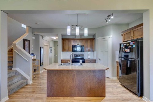 43 Sunrise Crescent Ne, High River, AB - Indoor Photo Showing Kitchen