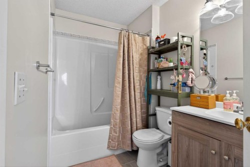 42 Hamptons Link Nw, Calgary, AB - Indoor Photo Showing Bathroom