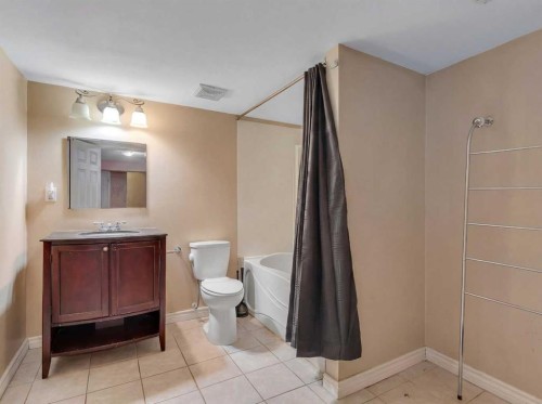 60 Sherwood Way Nw, Calgary, AB - Indoor Photo Showing Bathroom
