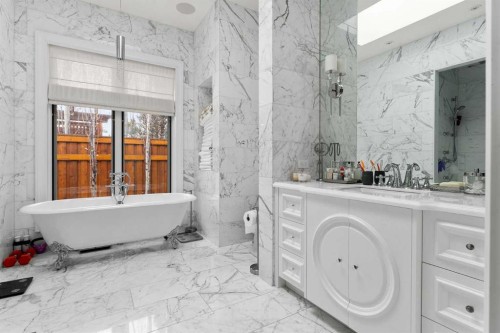 1020 Bel-Aire Drive, Calgary, AB - Indoor Photo Showing Bathroom