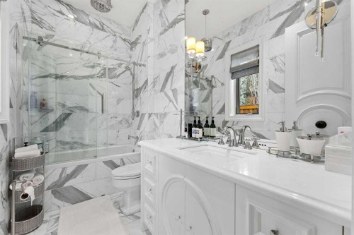 1020 Bel-Aire Drive, Calgary, AB - Indoor Photo Showing Bathroom