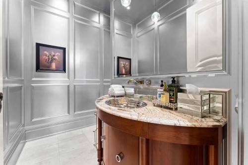 1020 Bel-Aire Drive, Calgary, AB - Indoor Photo Showing Bathroom