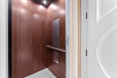 1020 Bel-Aire Drive, Calgary, AB - Indoor Photo Showing Other Room