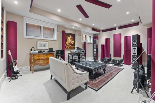 1020 Bel-Aire Drive, Calgary, AB - Indoor Photo Showing Other Room