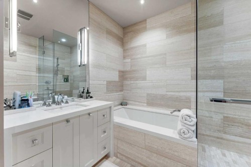 1020 Bel-Aire Drive, Calgary, AB - Indoor Photo Showing Bathroom