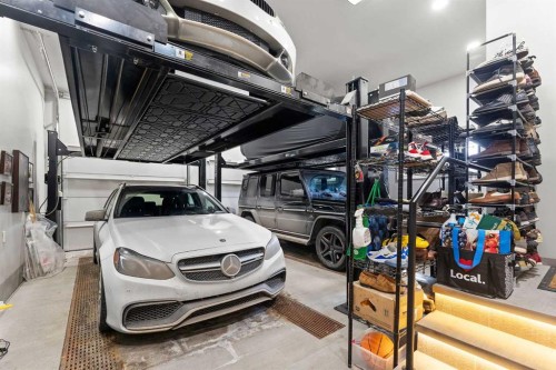 1020 Bel-Aire Drive, Calgary, AB - Indoor Photo Showing Garage