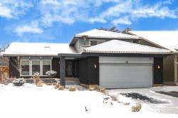 16 Woodgate Close SW Calgary, AB T2W 4C1