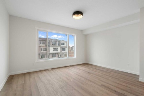 8808 48 Street Ne, Calgary, AB - Indoor Photo Showing Other Room