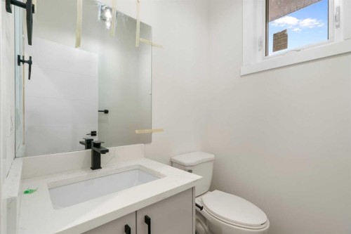 8808 48 Street Ne, Calgary, AB - Indoor Photo Showing Bathroom