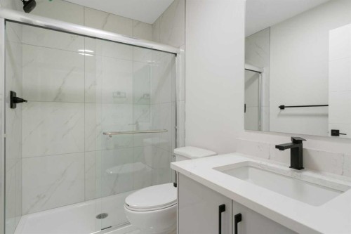 8808 48 Street Ne, Calgary, AB - Indoor Photo Showing Bathroom