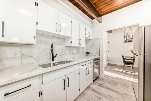 6508 34 Avenue Nw, Calgary, AB - Indoor Photo Showing Kitchen With Double Sink