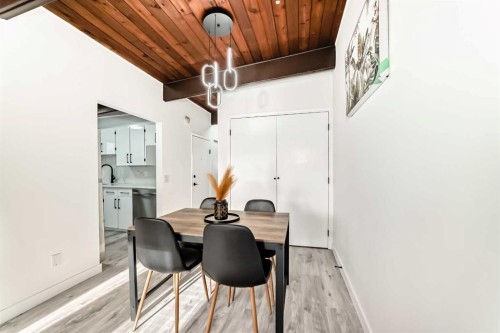 6508 34 Avenue Nw, Calgary, AB - Indoor Photo Showing Dining Room
