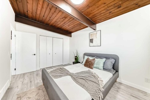 6508 34 Avenue Nw, Calgary, AB - Indoor Photo Showing Bedroom
