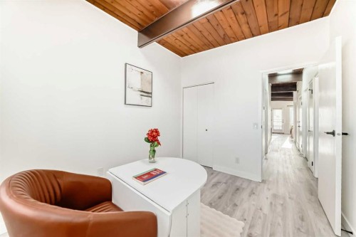 6508 34 Avenue Nw, Calgary, AB - Indoor Photo Showing Other Room