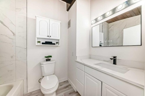 6508 34 Avenue Nw, Calgary, AB - Indoor Photo Showing Bathroom