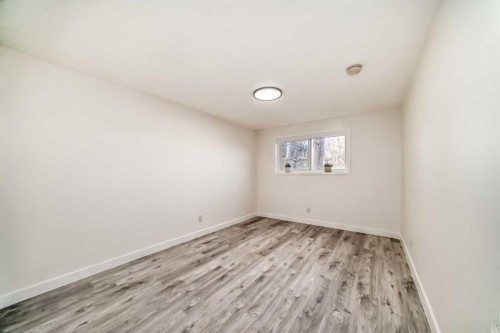 6508 34 Avenue Nw, Calgary, AB - Indoor Photo Showing Other Room