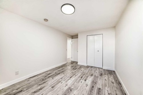 6508 34 Avenue Nw, Calgary, AB - Indoor Photo Showing Other Room