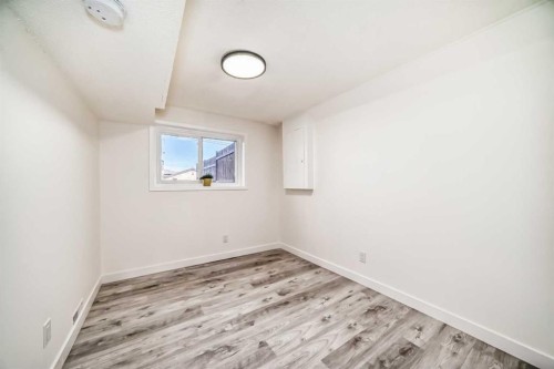6508 34 Avenue Nw, Calgary, AB - Indoor Photo Showing Other Room