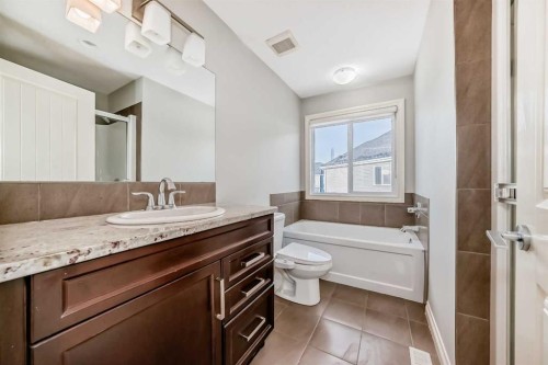 58 Sherwood Street Nw, Calgary, AB - Indoor Photo Showing Bathroom