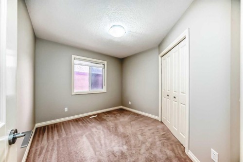 58 Sherwood Street Nw, Calgary, AB - Indoor Photo Showing Other Room